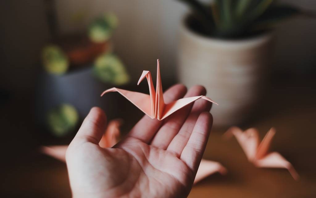 « Origami et bien-être : comment cet art ancestral peut apaiser l’esprit et stimuler la concentration »