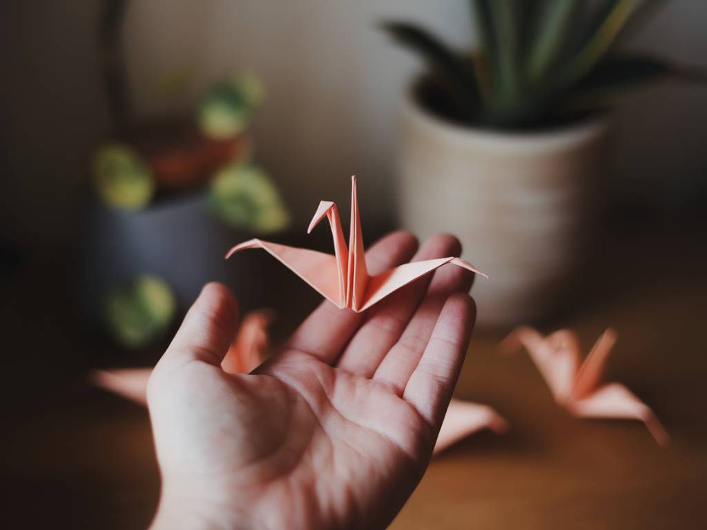 "Origami et bien-être : comment cet art ancestral peut apaiser l'esprit et stimuler la concentration"